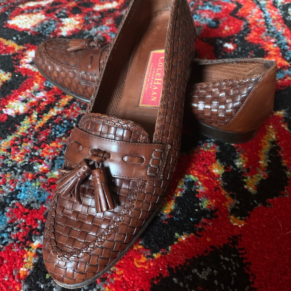 LIKE NEW Cole Haan brown tassel leather loafers